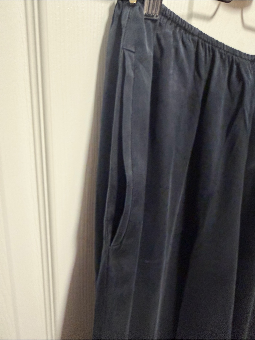 CUYANA Women's Washable Charmeuse Tapered Pant - Picture 3 of 8